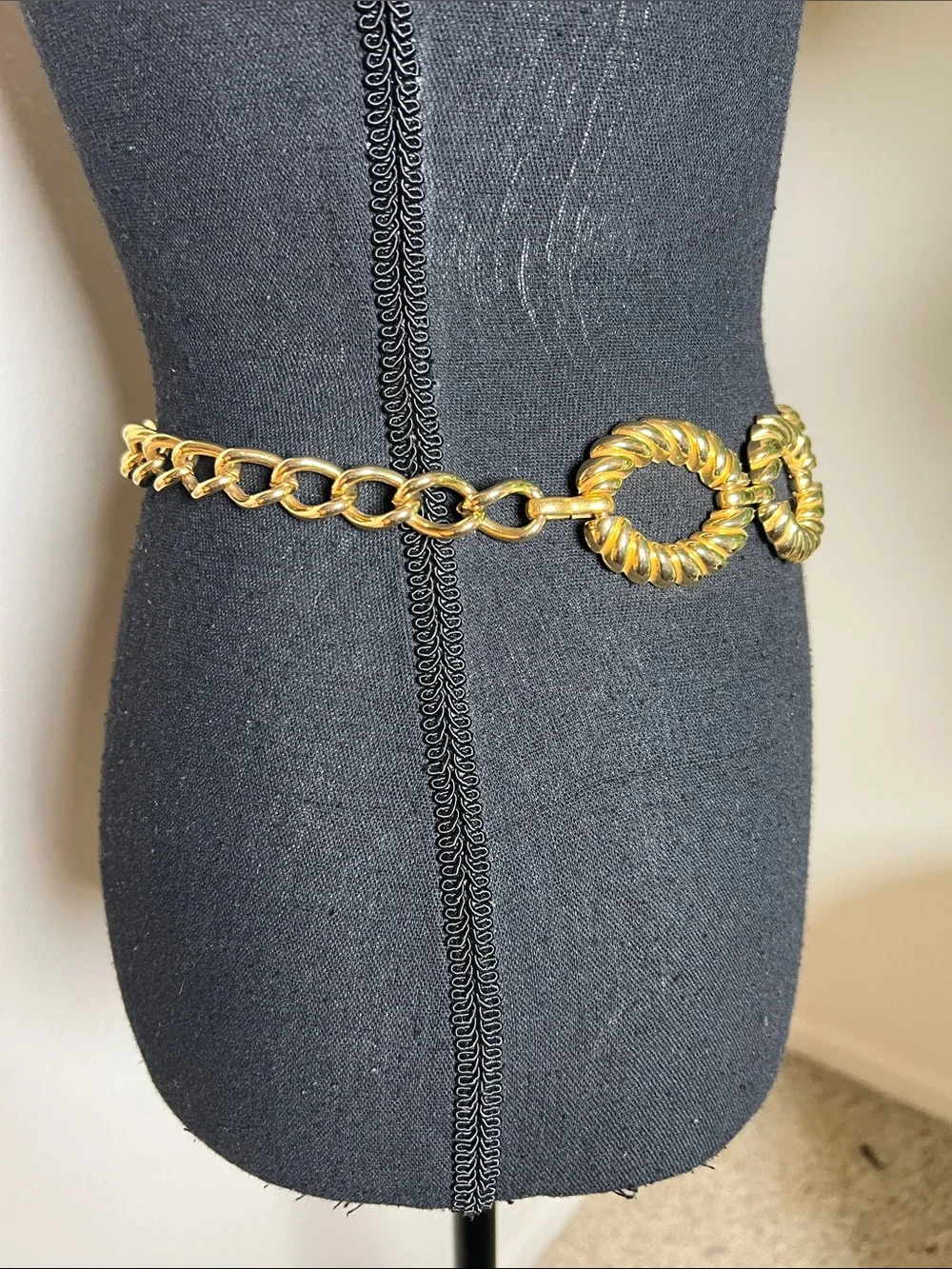 ESCADA Women’s Vintage Gold-Tone Metal Chain Link Rope Twist Belt with Charm